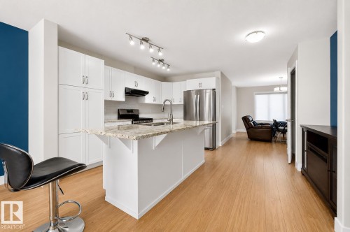 1544 21 Street, Edmonton, AB - Indoor Photo Showing Kitchen With Upgraded Kitchen