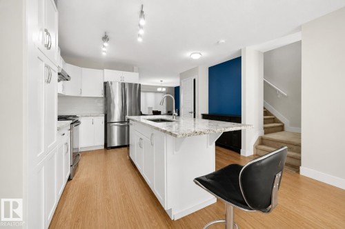 1544 21 Street, Edmonton, AB - Indoor Photo Showing Kitchen With Upgraded Kitchen