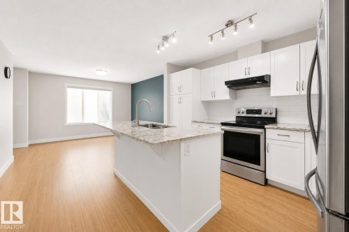1544 21 Street, Edmonton, AB - Indoor Photo Showing Kitchen With Upgraded Kitchen