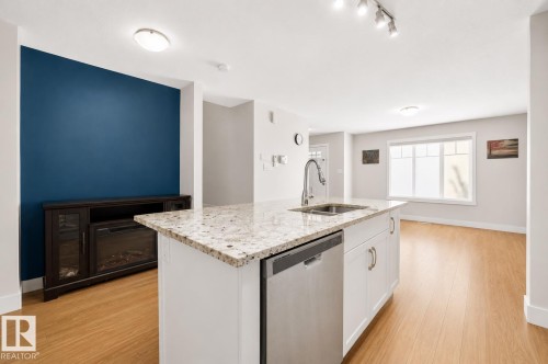 1544 21 Street, Edmonton, AB - Indoor Photo Showing Kitchen With Upgraded Kitchen