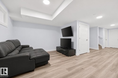 1544 21 Street, Edmonton, AB - Indoor