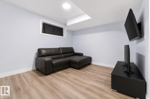 1544 21 Street, Edmonton, AB - Indoor