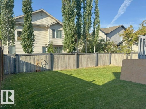 Expansive green lawn surrounded by a privacy fence - 1206 Mckinney Court, Edmonton, AB - Outdoor