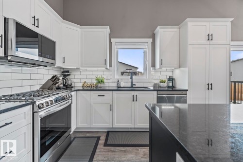 311 Waterton Way, Cold Lake, AB - Indoor Photo Showing Kitchen With Upgraded Kitchen