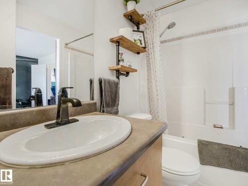 3608 130 Avenue, Edmonton, AB - Indoor Photo Showing Bathroom