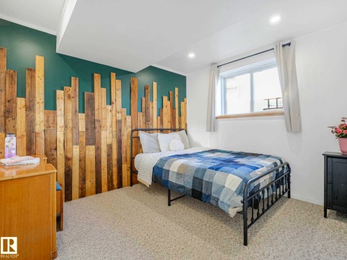 3608 130 Avenue, Edmonton, AB - Indoor Photo Showing Bedroom