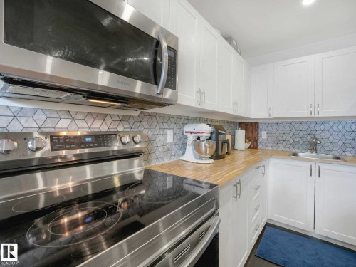 3608 130 Avenue, Edmonton, AB - Indoor Photo Showing Kitchen