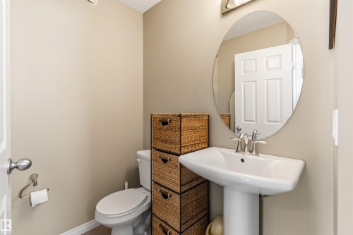12827 207 Street, Edmonton, AB - Indoor Photo Showing Bathroom