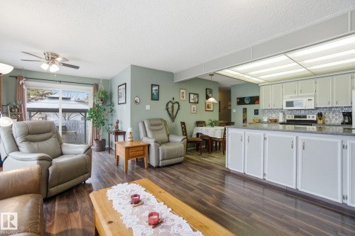 10715 52 Avenue, Edmonton, AB - Indoor