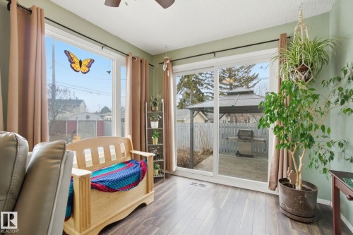 10715 52 Avenue, Edmonton, AB - Indoor