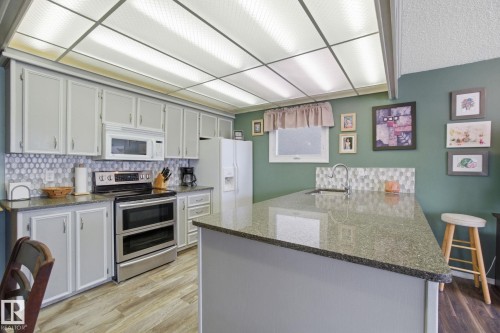 10715 52 Avenue, Edmonton, AB - Indoor Photo Showing Kitchen