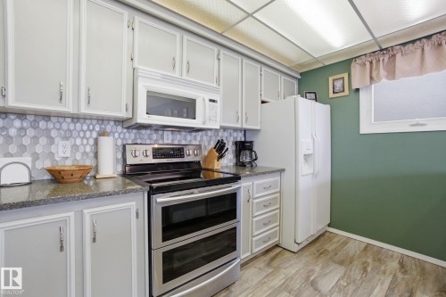 10715 52 Avenue, Edmonton, AB - Indoor Photo Showing Kitchen