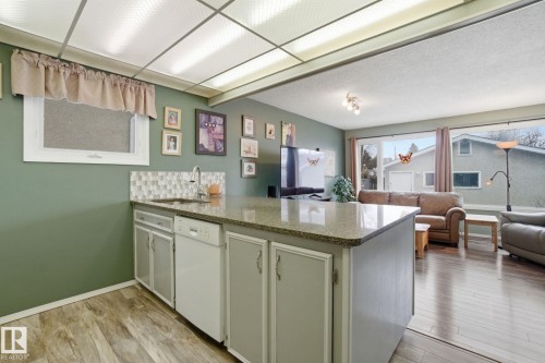 10715 52 Avenue, Edmonton, AB - Indoor