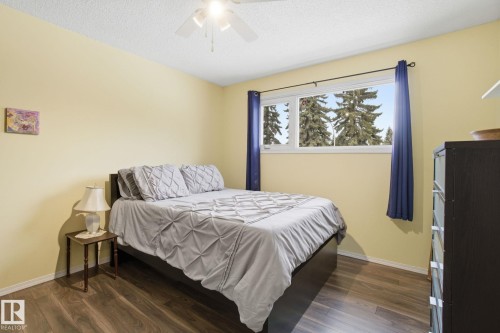 10715 52 Avenue, Edmonton, AB - Indoor Photo Showing Bedroom