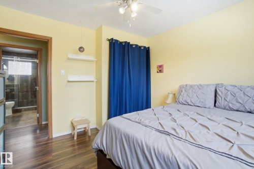 10715 52 Avenue, Edmonton, AB - Indoor Photo Showing Bedroom
