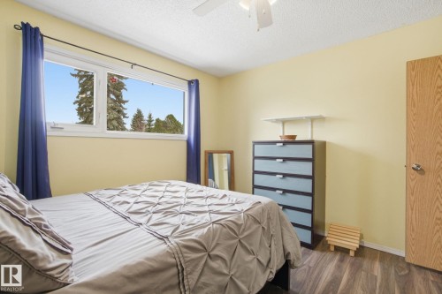 10715 52 Avenue, Edmonton, AB - Indoor Photo Showing Bedroom