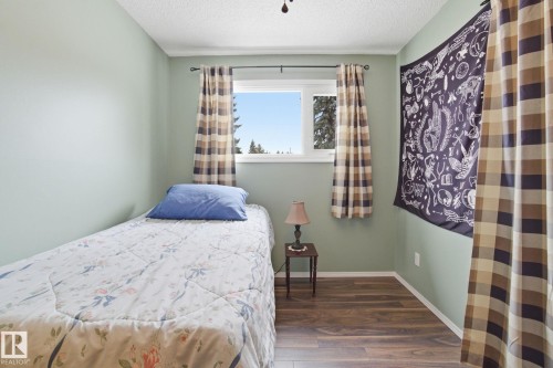 10715 52 Avenue, Edmonton, AB - Indoor Photo Showing Bedroom