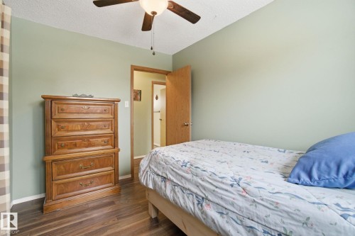 10715 52 Avenue, Edmonton, AB - Indoor Photo Showing Bedroom