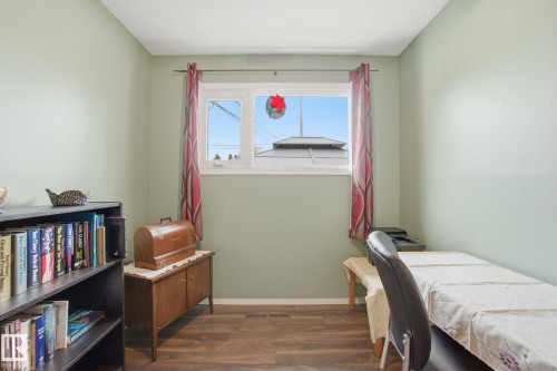 10715 52 Avenue, Edmonton, AB - Indoor