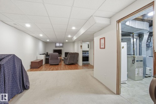 10715 52 Avenue, Edmonton, AB - Indoor