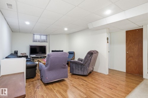 10715 52 Avenue, Edmonton, AB - Indoor