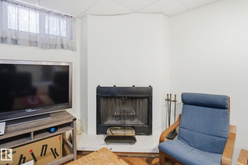 10715 52 Avenue, Edmonton, AB - Indoor