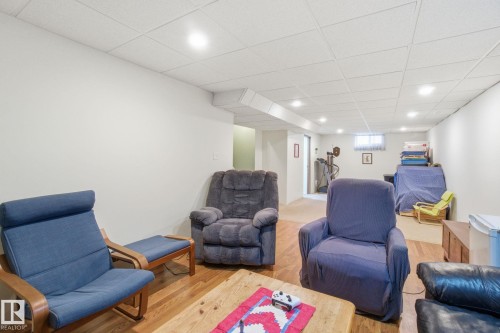 10715 52 Avenue, Edmonton, AB - Indoor