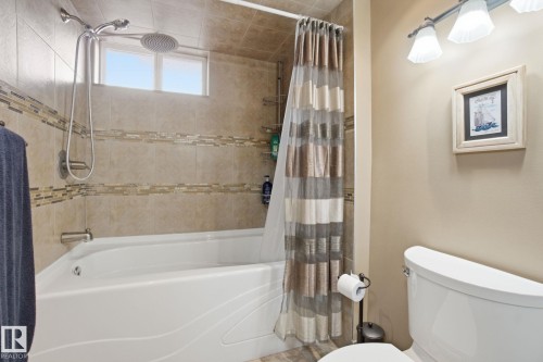 10715 52 Avenue, Edmonton, AB - Indoor Photo Showing Bathroom
