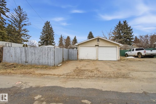 10715 52 Avenue, Edmonton, AB - Outdoor