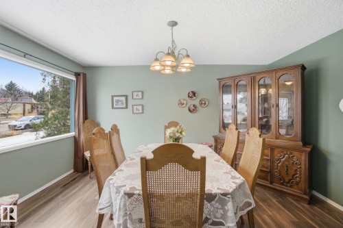 10715 52 Avenue, Edmonton, AB - Indoor Photo Showing Dining Room