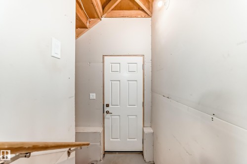 5165 Edgemont Boulevard, Edmonton, AB - Indoor Photo Showing Other Room