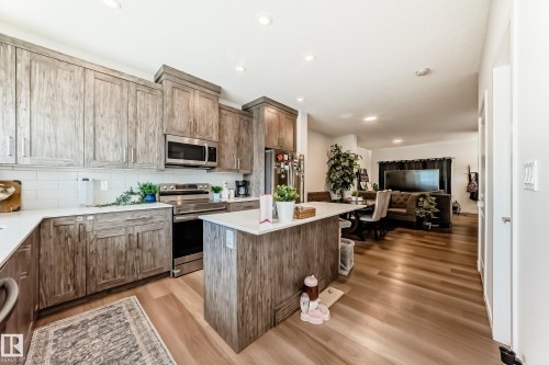 5165 Edgemont Boulevard, Edmonton, AB - Indoor Photo Showing Kitchen With Upgraded Kitchen