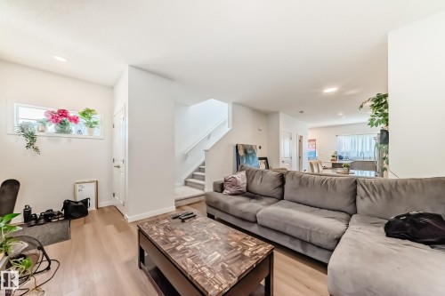 5165 Edgemont Boulevard, Edmonton, AB - Indoor Photo Showing Living Room