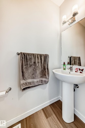 5165 Edgemont Boulevard, Edmonton, AB - Indoor Photo Showing Bathroom
