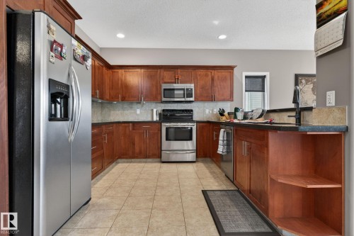 9 Woodbridge Link, Fort Saskatchewan, AB - Indoor Photo Showing Kitchen