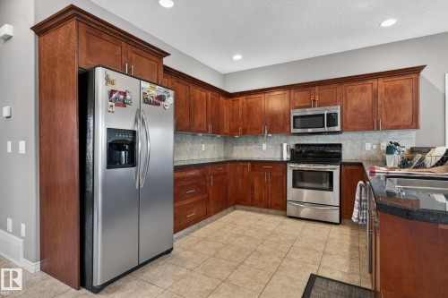 9 Woodbridge Link, Fort Saskatchewan, AB - Indoor Photo Showing Kitchen