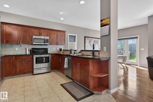 9 Woodbridge Link, Fort Saskatchewan, AB - Indoor Photo Showing Kitchen