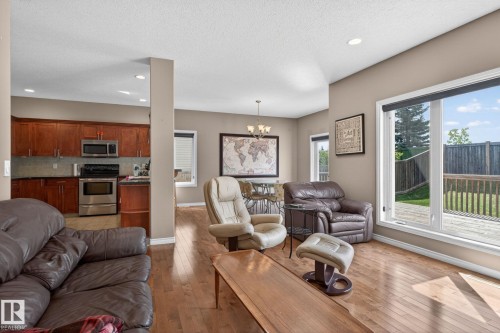 9 Woodbridge Link, Fort Saskatchewan, AB - Indoor Photo Showing Living Room
