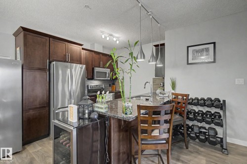 129 503 Albany Way, Edmonton, AB - Indoor Photo Showing Kitchen
