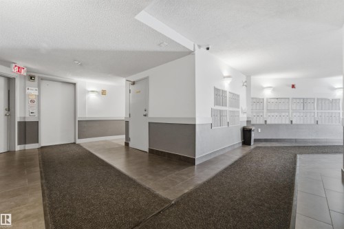 302 2508 50 Street Nw, Edmonton, AB - Indoor Photo Showing Other Room