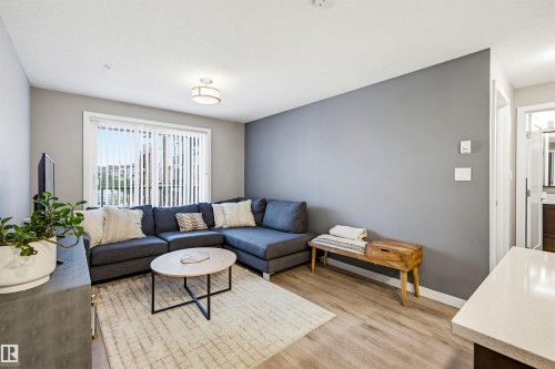 232 5504 Schonsee Drive, Edmonton, AB - Indoor Photo Showing Living Room