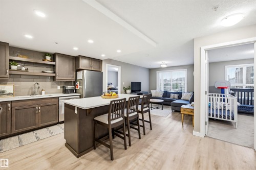 232 5504 Schonsee Drive, Edmonton, AB - Indoor Photo Showing Kitchen With Upgraded Kitchen