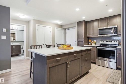 232 5504 Schonsee Drive, Edmonton, AB - Indoor Photo Showing Kitchen With Upgraded Kitchen