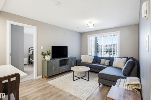 232 5504 Schonsee Drive, Edmonton, AB - Indoor Photo Showing Living Room
