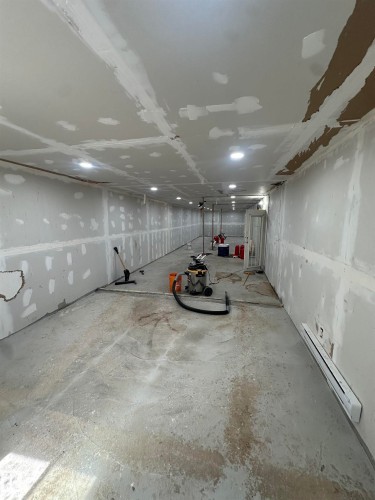 Image quality insufficient for description - #41 59419 Rge Rd 240, Rural Westlock County, AB - Indoor Photo Showing Garage
