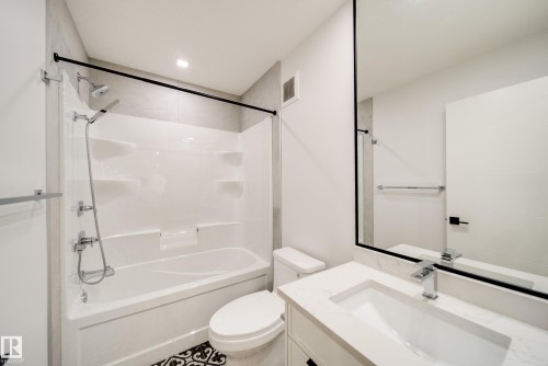 4416 Suzanna Crescent, Edmonton, AB - Indoor Photo Showing Bathroom