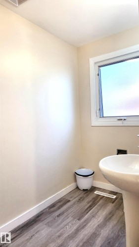 4709 106 Street, Edmonton, AB - Indoor Photo Showing Bathroom