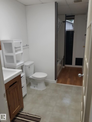 3809 112 Avenue, Edmonton, AB - Indoor Photo Showing Bathroom