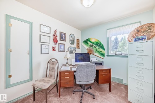 Room featuring a single window, overhead lighting, and carpet flooring - 11309 115 Street, Edmonton, AB - Indoor Photo Showing Office