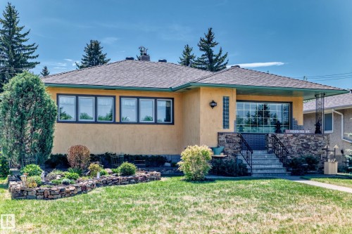 Stucco exterior with a stone facade entry - 11309 115 Street, Edmonton, AB - Outdoor